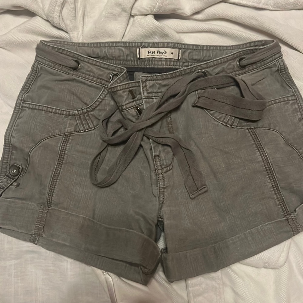 Free People size 4 cargo shorts